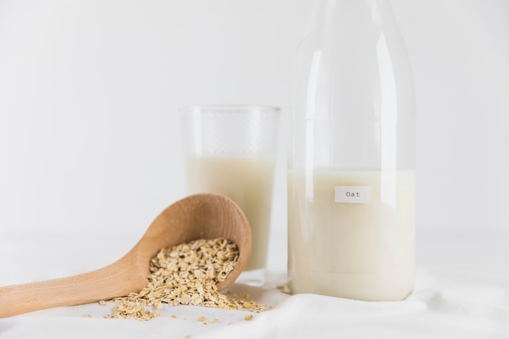 A Guide to Crafting Your Own Oat Milk at Home